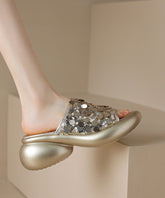 Modische Sandalen mit Pailletten und Plateausohle aus atmungsaktivem Mesh in Silber